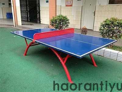 Bàn bóng bàn ngoài trời trong công viên